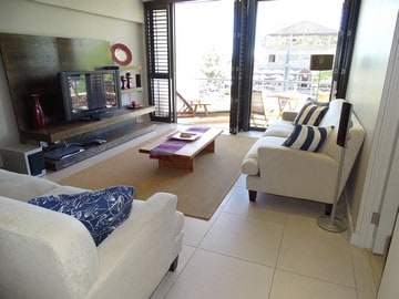 CHAPMAN’S APARTMENT